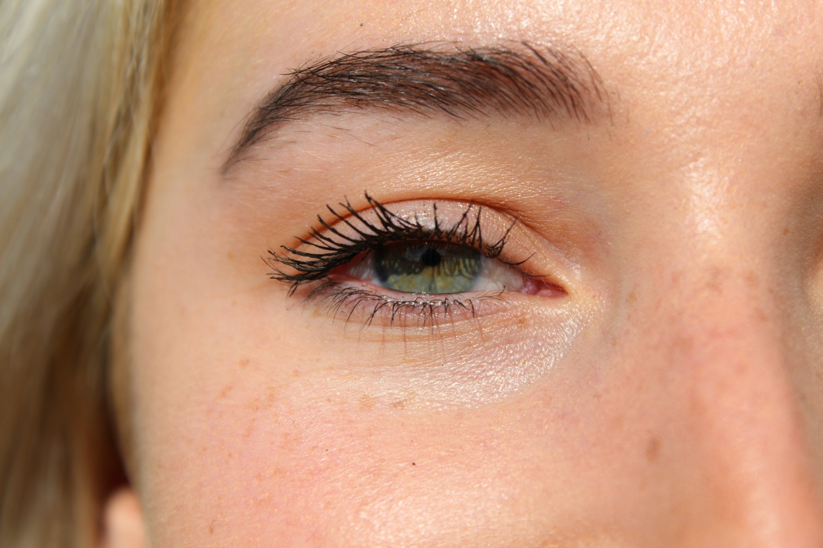 persons eye in close up photography